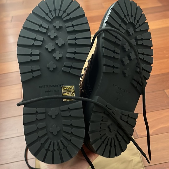 Burberry boots, black, NWT size 36.5 - Picture 4 of 6